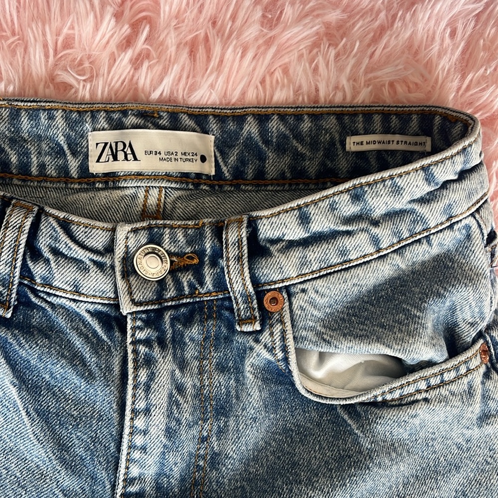 ZARA Midwaist straight denim size 2 worn once!